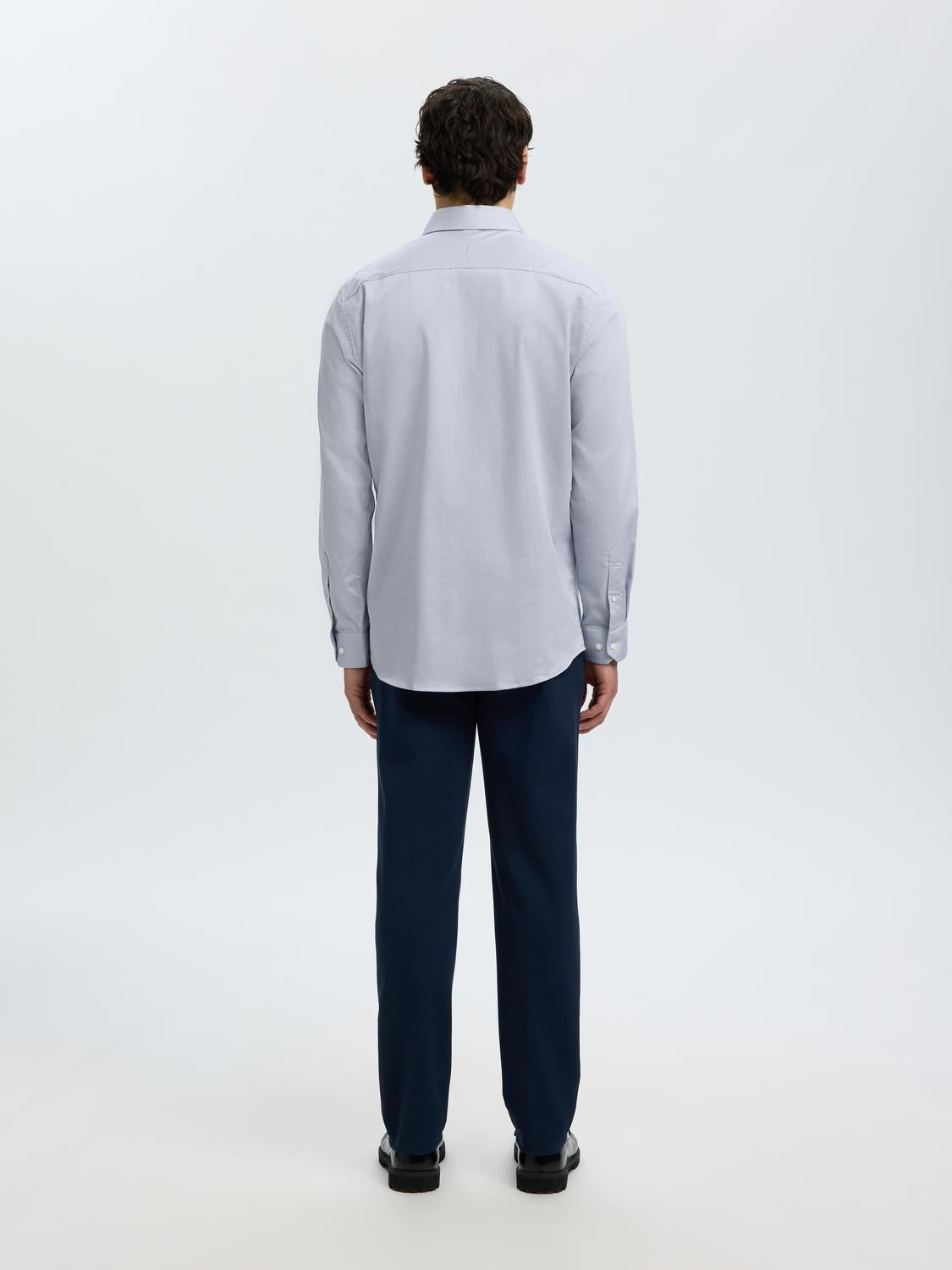 model_shot-back